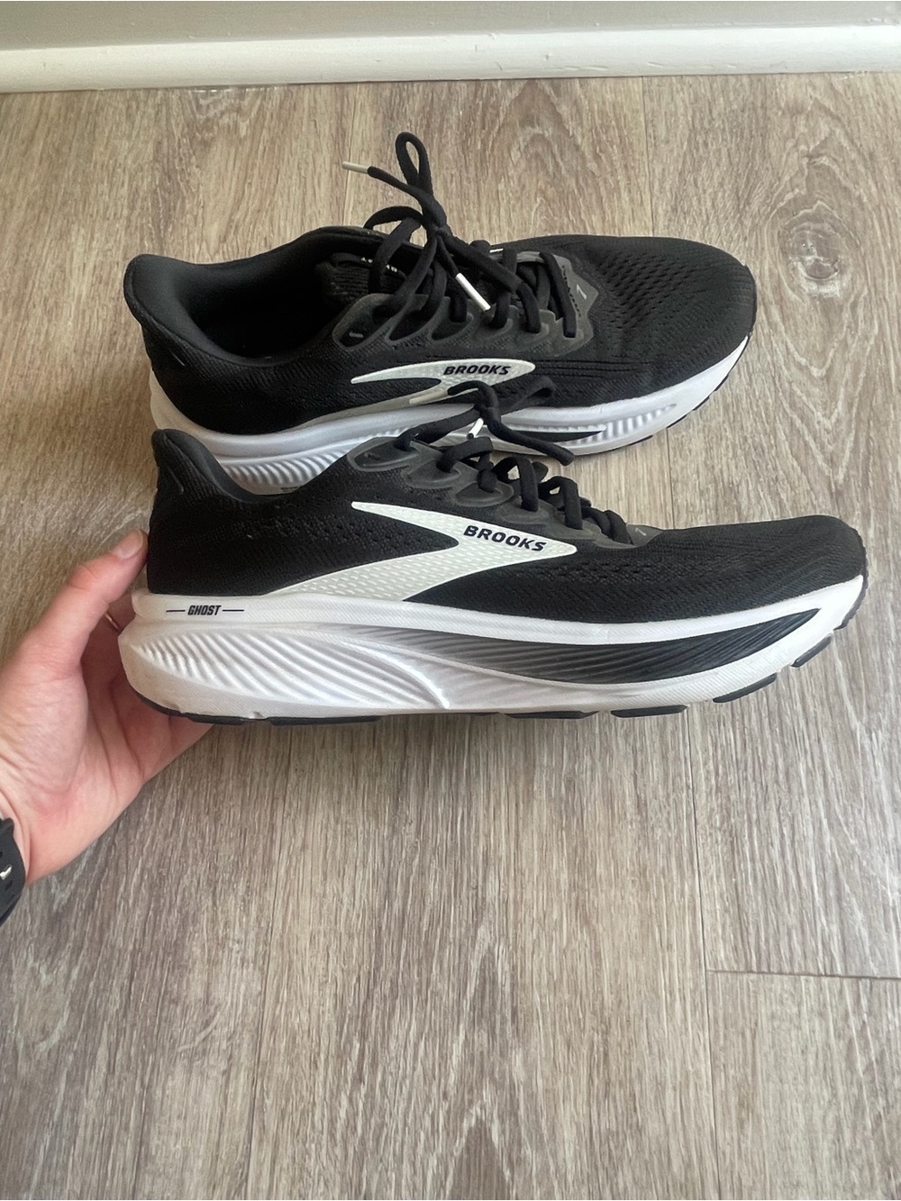 Brooks Black and White Woman's Running Sneakers